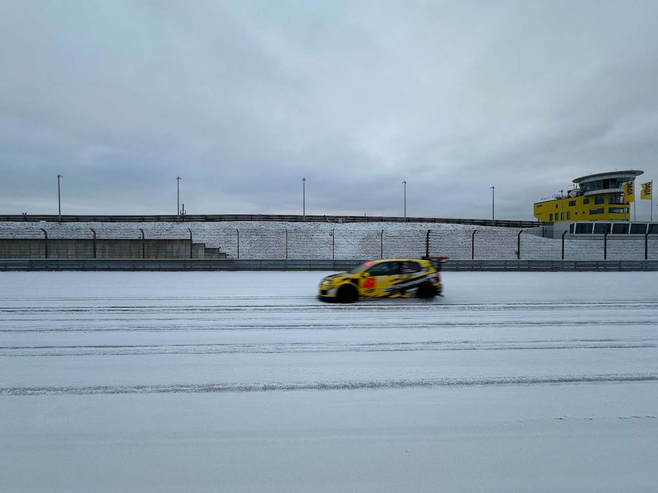 Teamarbeit in der Boxengasse